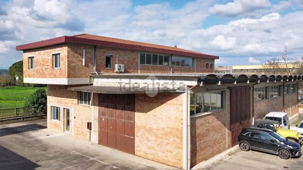 capannone in vendita a Castelfranco di Sotto