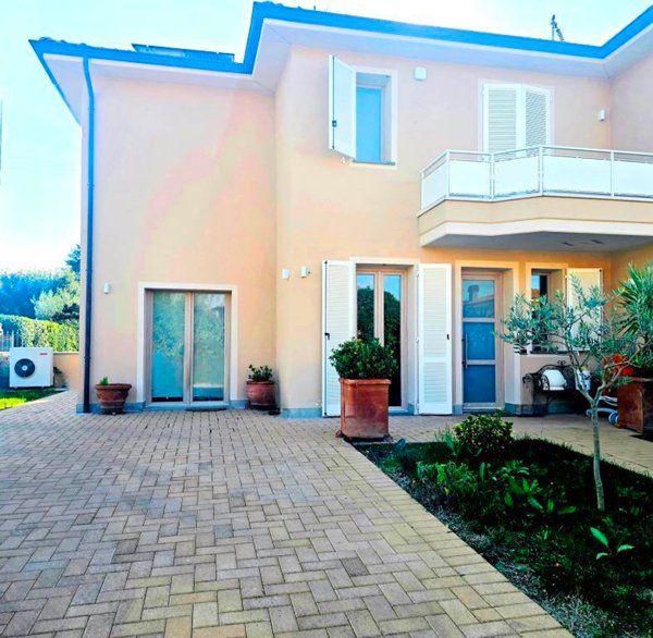 casa indipendente in vendita a Castelfranco di Sotto in zona Villa Campanile