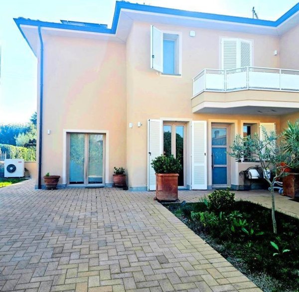 casa indipendente in vendita a Castelfranco di Sotto in zona Villa Campanile