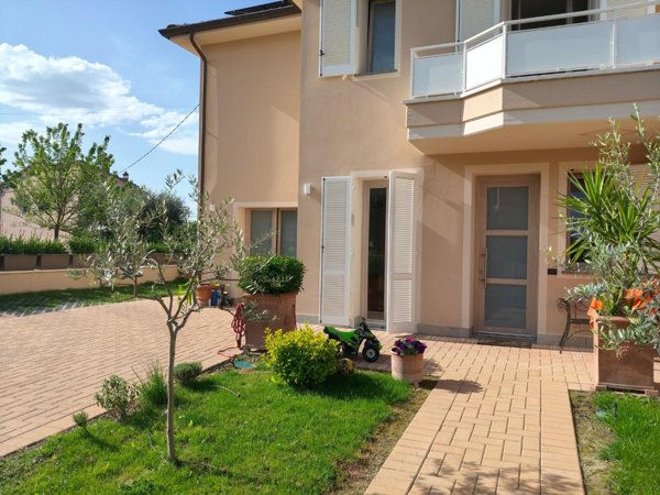 casa indipendente in vendita a Castelfranco di Sotto in zona Villa Campanile