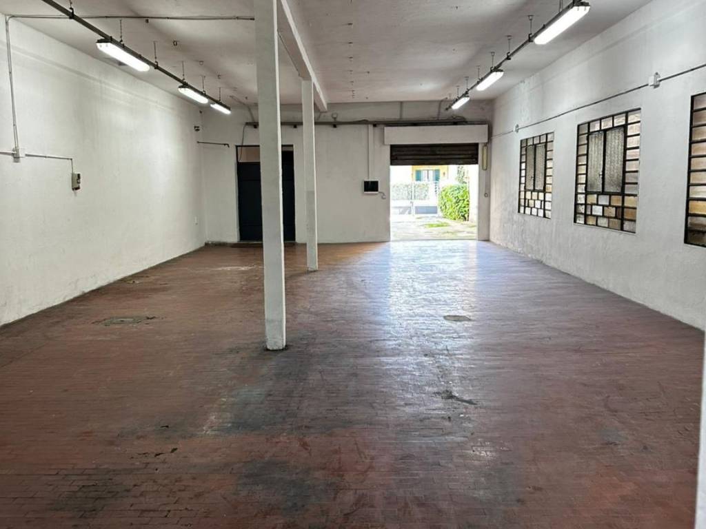 locale commerciale in vendita a Castelfranco di Sotto