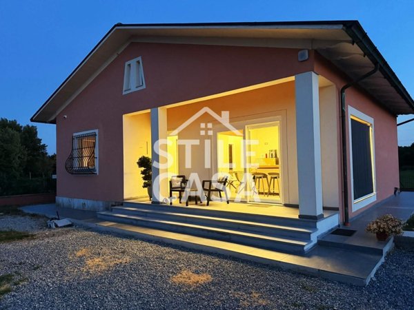 casa indipendente in vendita a Castelfranco di Sotto in zona Villa Campanile