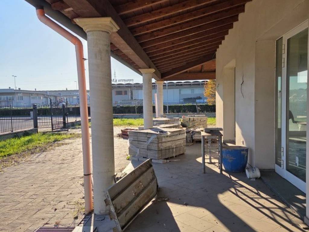 negozio in vendita a Castelfranco di Sotto