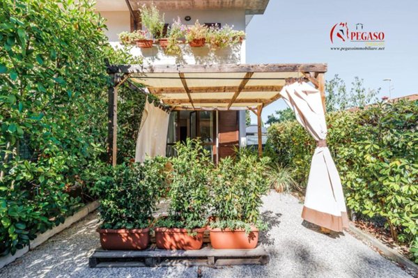 casa indipendente in vendita a Castelfranco di Sotto in zona Villa Campanile