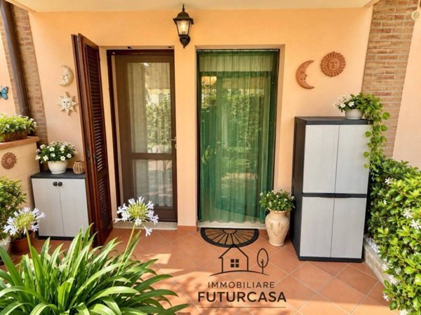casa indipendente in vendita a Castelfranco di Sotto in zona Villa Campanile