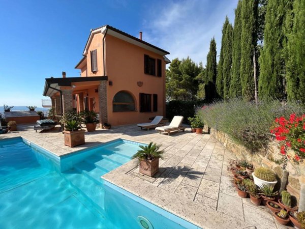 casa indipendente in vendita a Castellina Marittima