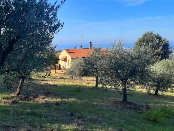 casa indipendente in vendita a Castellina Marittima