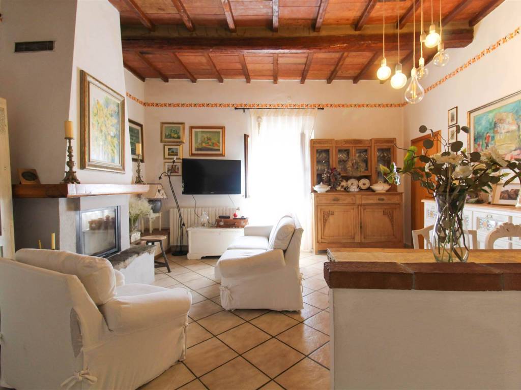 casa semindipendente in vendita a Castellina Marittima