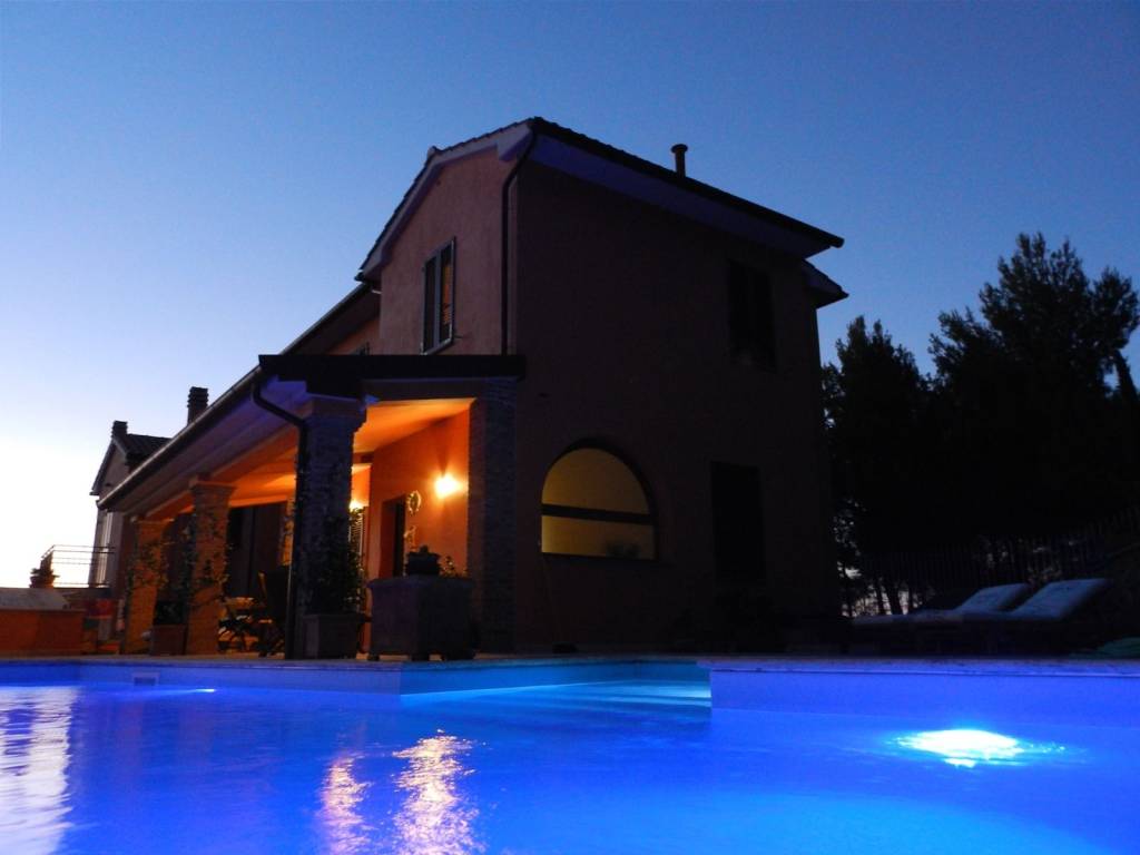 casa indipendente in vendita a Castellina Marittima