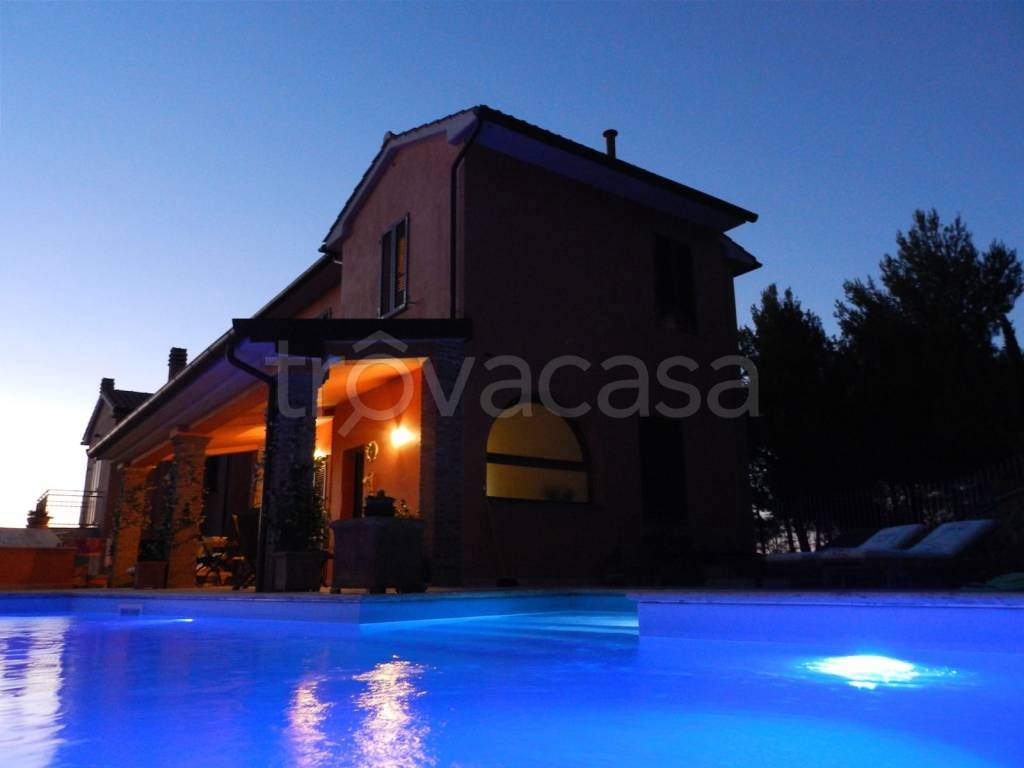 casa indipendente in vendita a Castellina Marittima