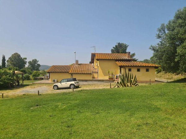 casa indipendente in vendita a Castellina Marittima
