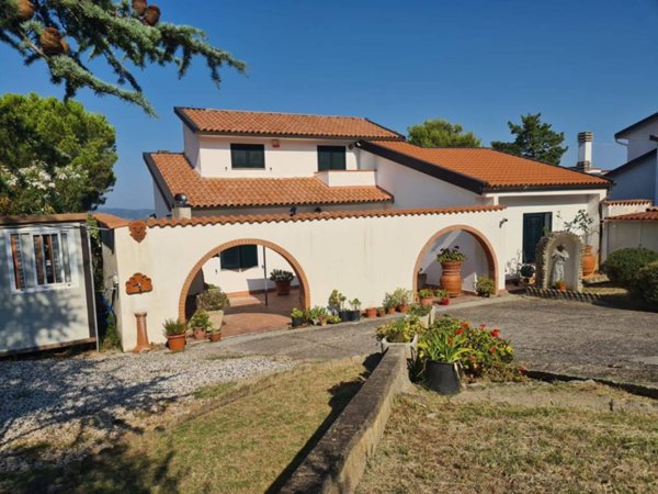 casa indipendente in vendita a Castellina Marittima