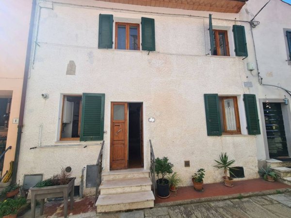 casa indipendente in vendita a Castellina Marittima