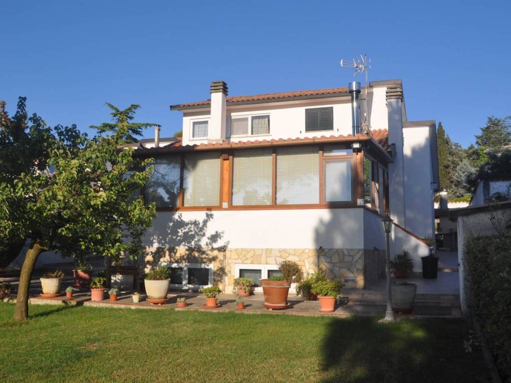 casa indipendente in vendita a Castellina Marittima