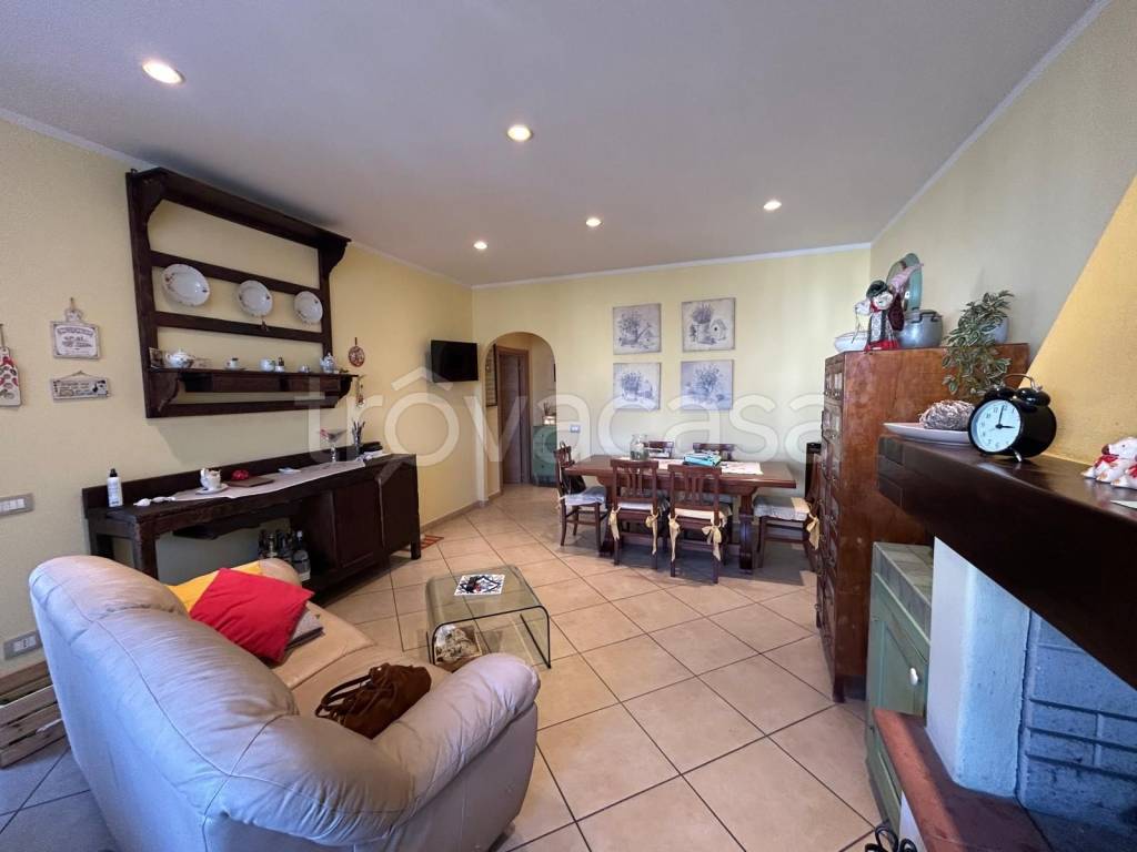 casa indipendente in vendita a Castellina Marittima