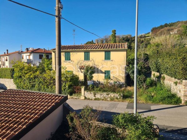 casa indipendente in vendita a Castellina Marittima
