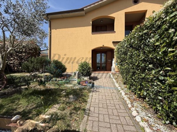 casa indipendente in vendita a Castellina Marittima