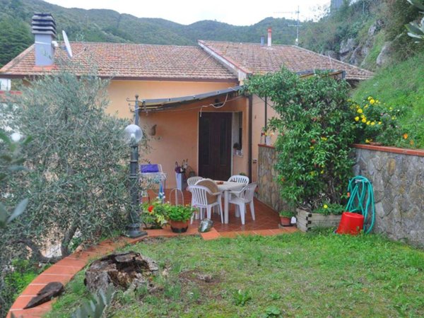casa indipendente in vendita a Castellina Marittima