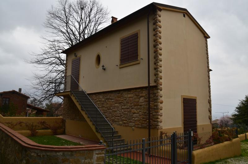 casa indipendente in vendita a Chianni in zona Rivalto