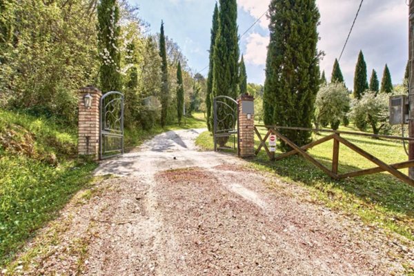 casa indipendente in vendita a Chianni in zona Rivalto