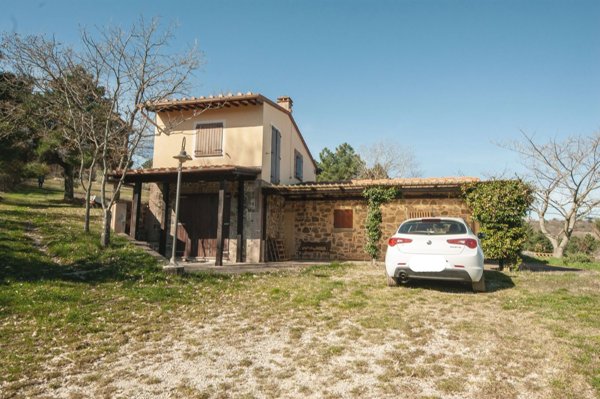 pentavano in vendita a Chianni in zona Rivalto