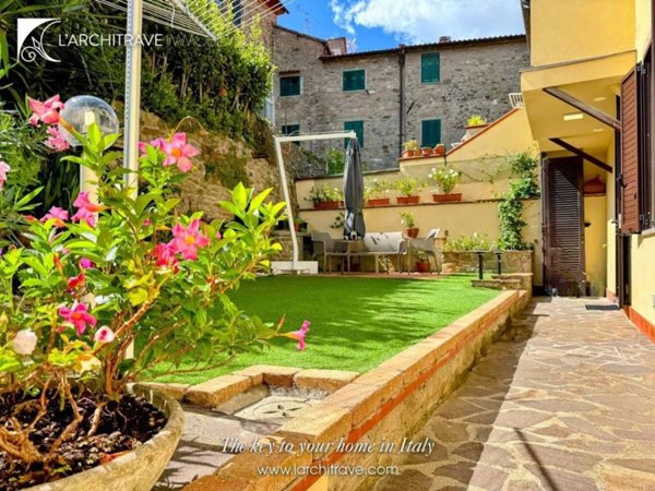 casa indipendente in vendita a Chianni