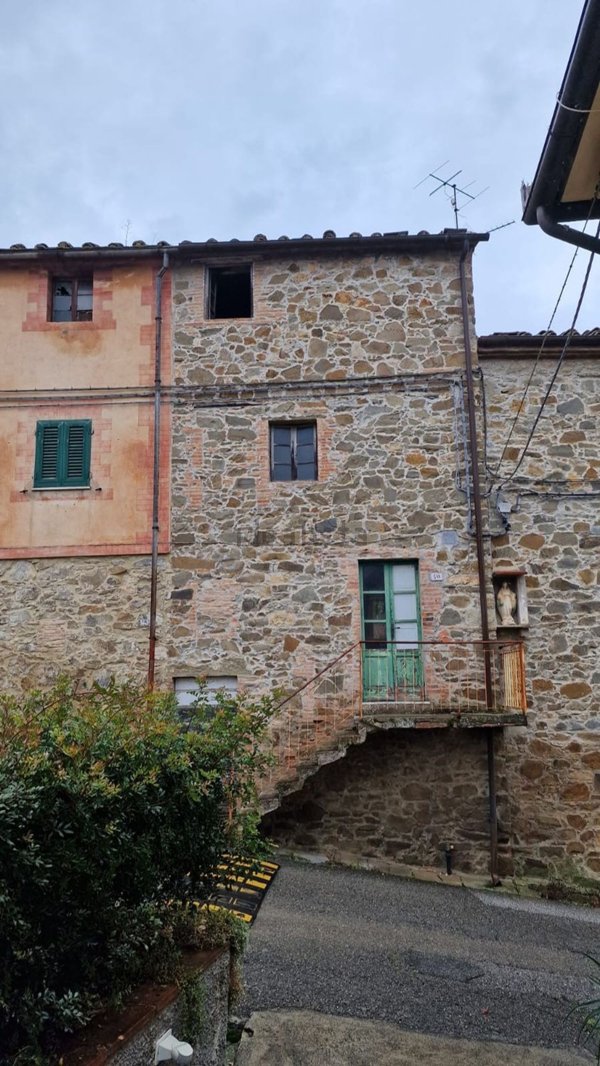 esavano in vendita a Chianni