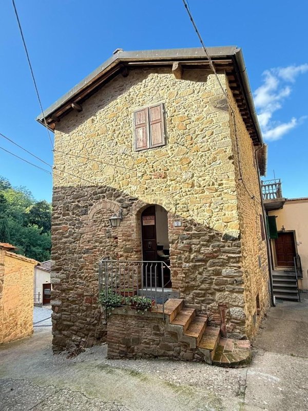 casa indipendente in vendita a Chianni in zona Rivalto