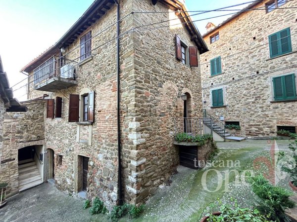 casa indipendente in vendita a Chianni in zona Rivalto