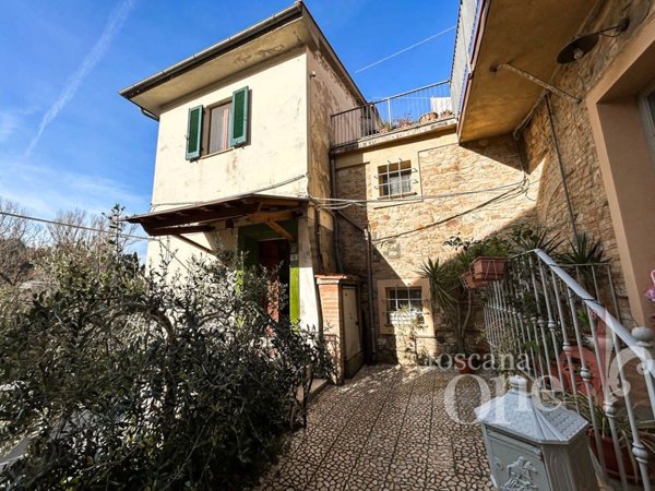 casa indipendente in vendita a Chianni in zona La Pescaia