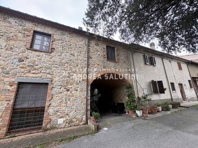 intera palazzina in vendita a Chianni in zona I Gulfi
