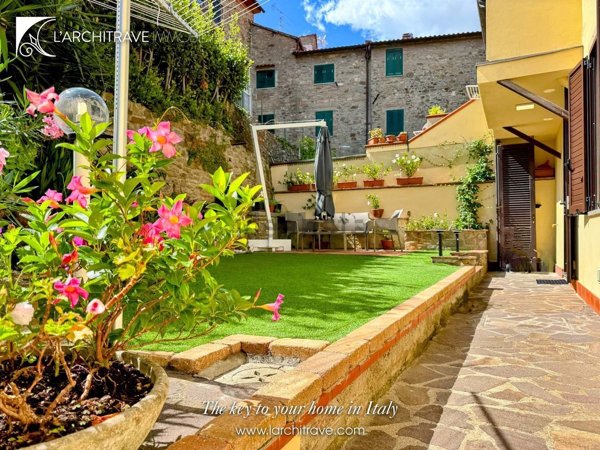 casa indipendente in vendita a Chianni in zona La Pescaia