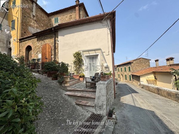 casa indipendente in vendita a Chianni in zona Rivalto