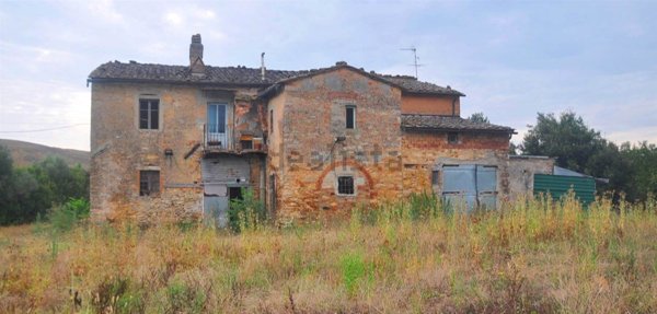 casale in vendita a Chianni in zona La Pieve
