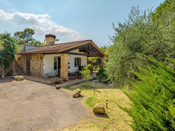 casa indipendente in vendita a Chianni in zona Rivalto
