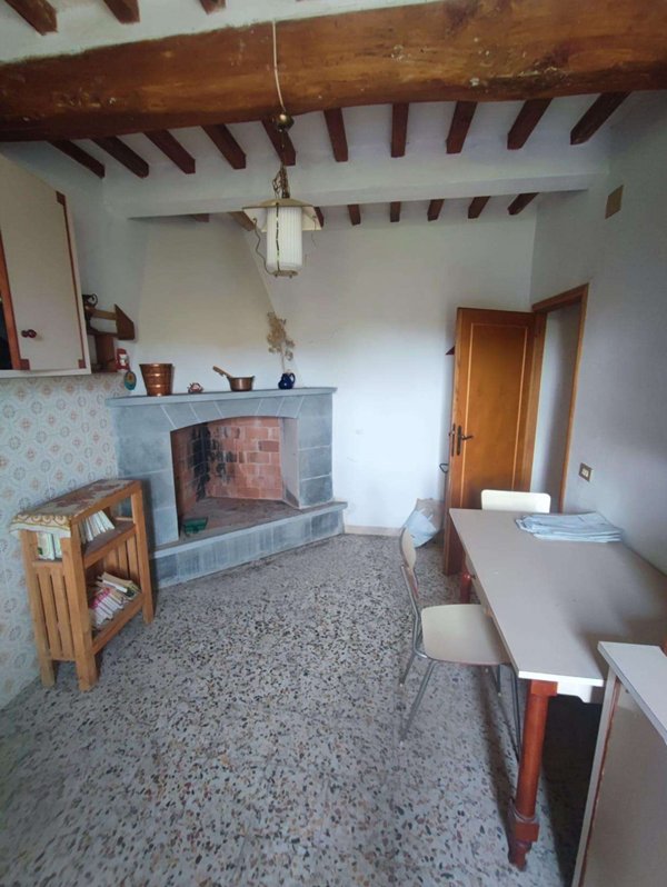 intera palazzina in vendita a Chianni in zona La Pescaia