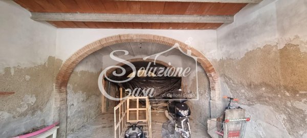 locale commerciale in vendita a Fauglia