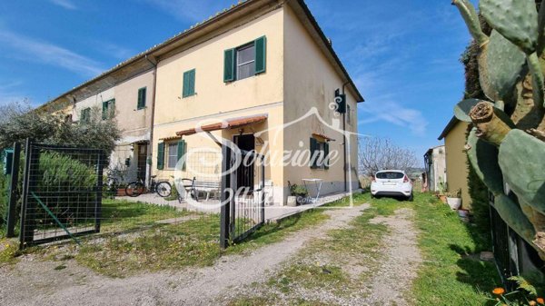intera palazzina in vendita a Fauglia in zona Luciana