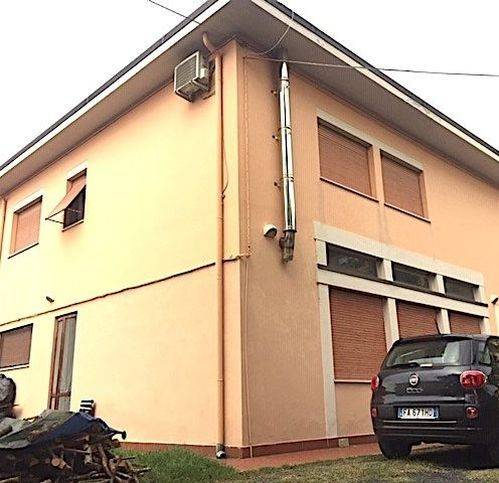 negozio in vendita a Fauglia in zona Acciaiolo