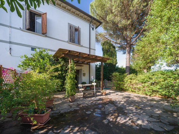 casale in vendita a Fauglia