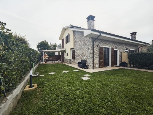 casa indipendente in vendita a Fauglia