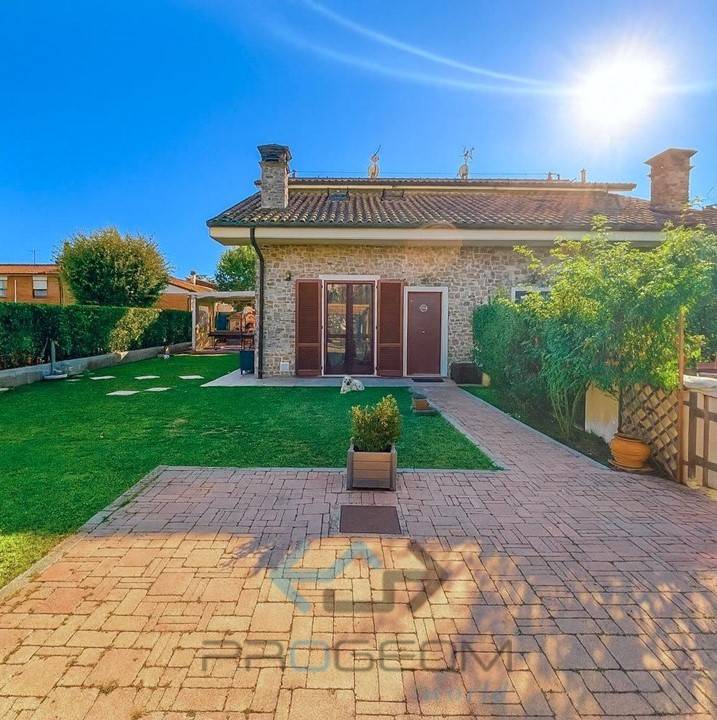 casa indipendente in vendita a Fauglia in zona Valtriano