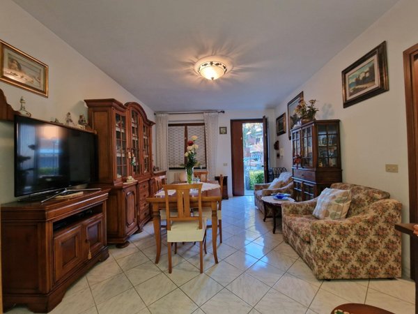 casale in vendita a Fauglia in zona Valtriano