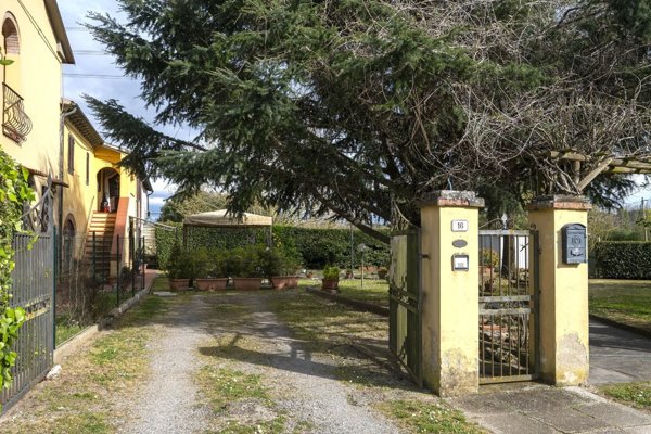 casale in vendita a Fauglia in zona Valtriano