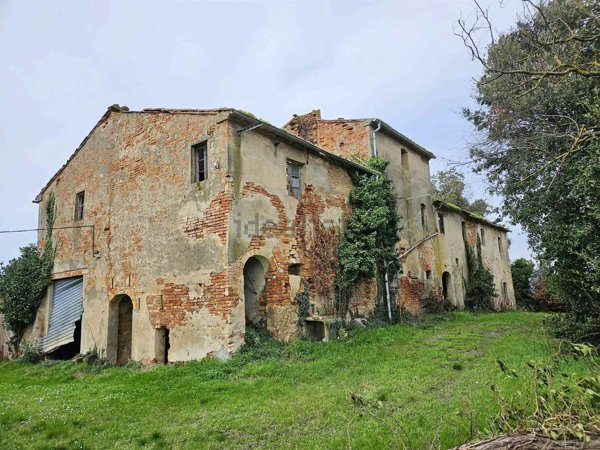 casale in vendita a Fauglia
