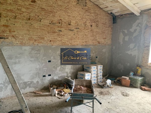 casale in vendita a Fauglia