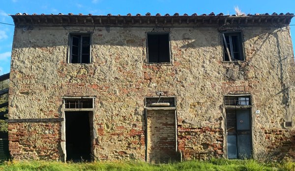 casale in vendita a Fauglia