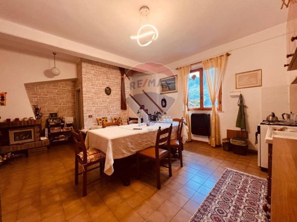 casa indipendente in vendita a Guardistallo