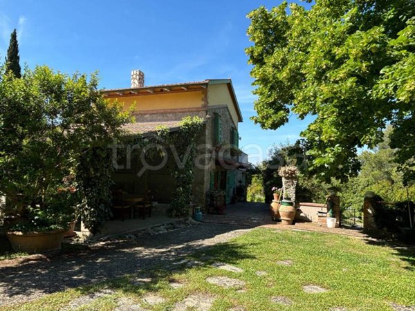 casa indipendente in vendita a Lajatico in zona Orciatico