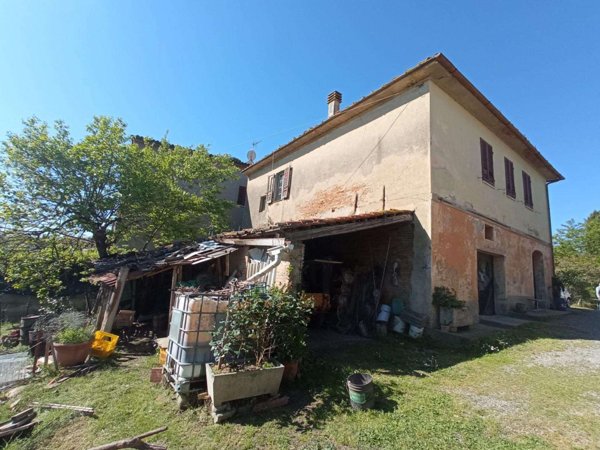 intera palazzina in vendita a Lajatico